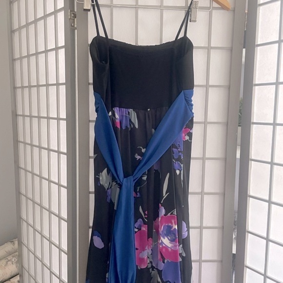 Floral Jolie Dress with Spaghetti Straps - Size 6 - Picture 3 of 10